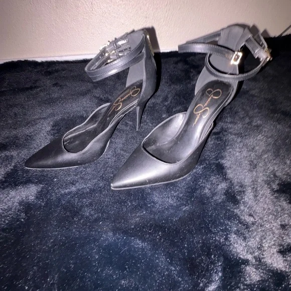 Elegant Black Women's Heels - Picture 2 of 8